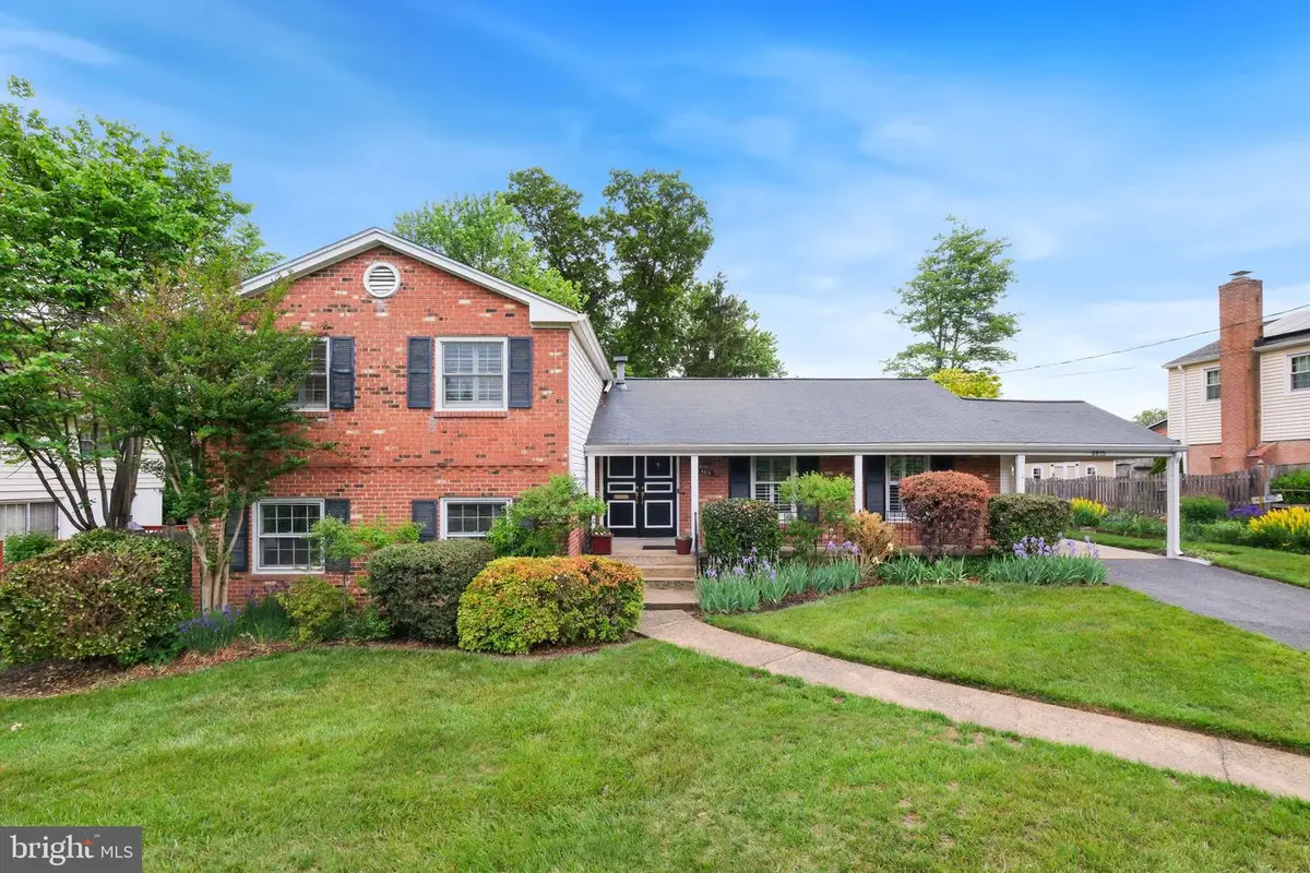 8815 Postoak Rd, Potomac, MD 20854 - #1