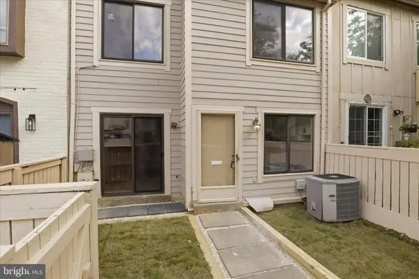 10107 Ridgeline Dr, MONTGOMERY VILLAGE, MD 20886