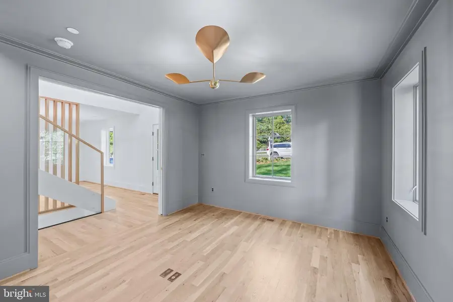 9622 Parkwood Dr, Bethesda, MD 20814 - #3