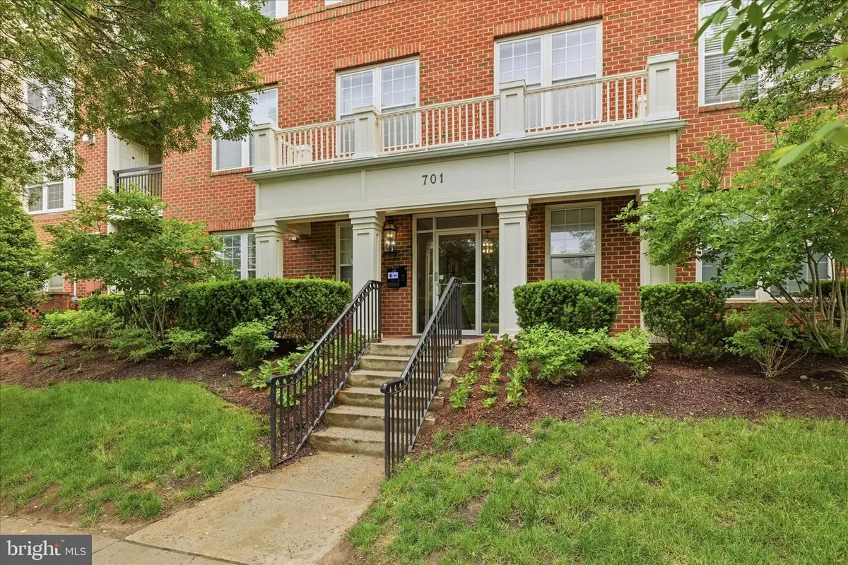 701 Fallsgrove Dr #102, Rockville, MD 20850 - #1