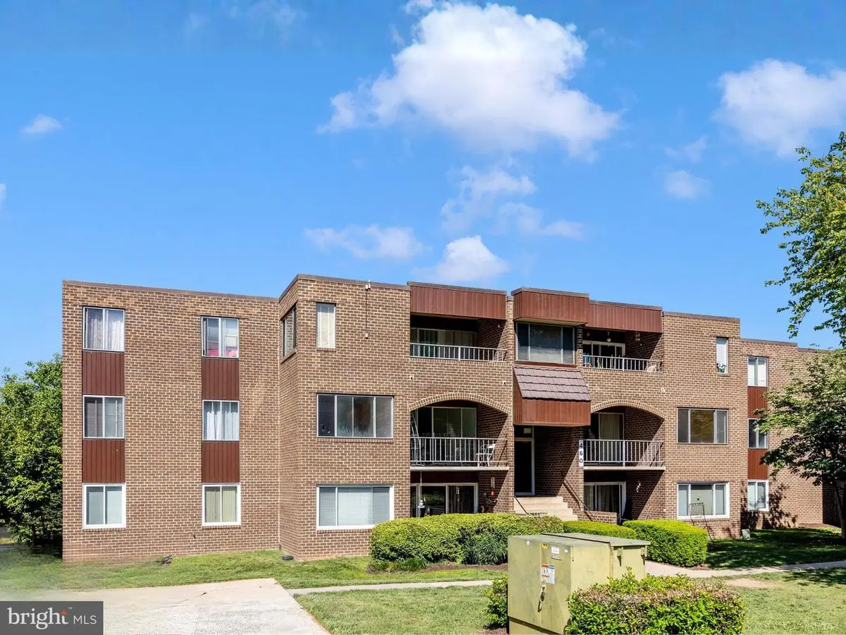 460 Girard St #204, Gaithersburg, MD 20877 - #1