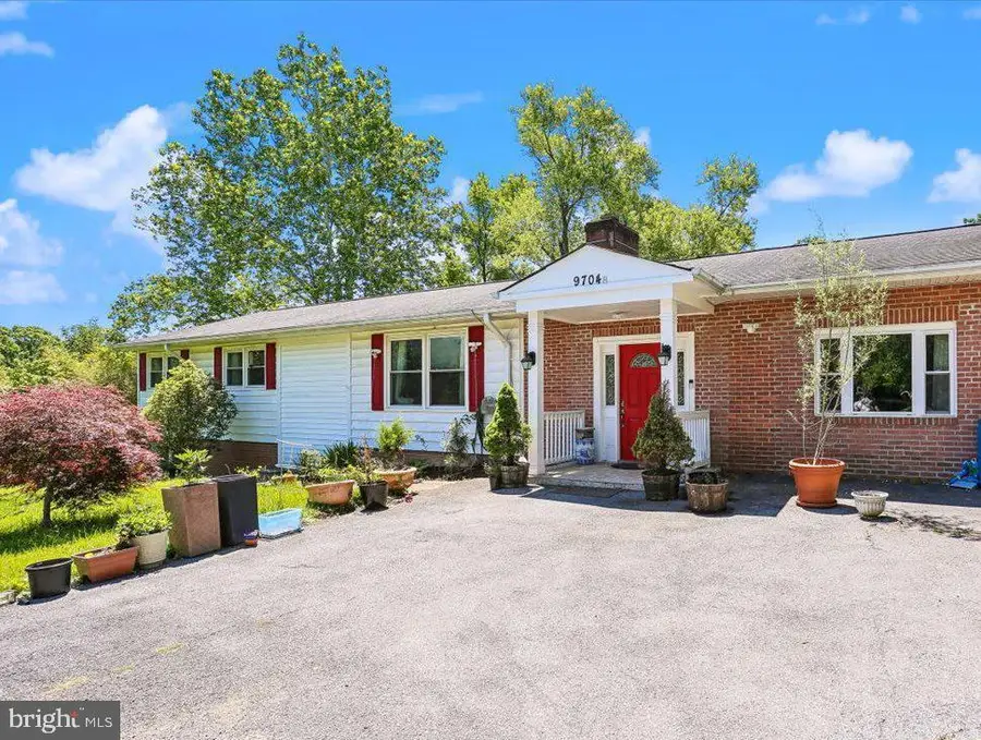 9704 Sunset Dr, Rockville, MD 20850 - #2