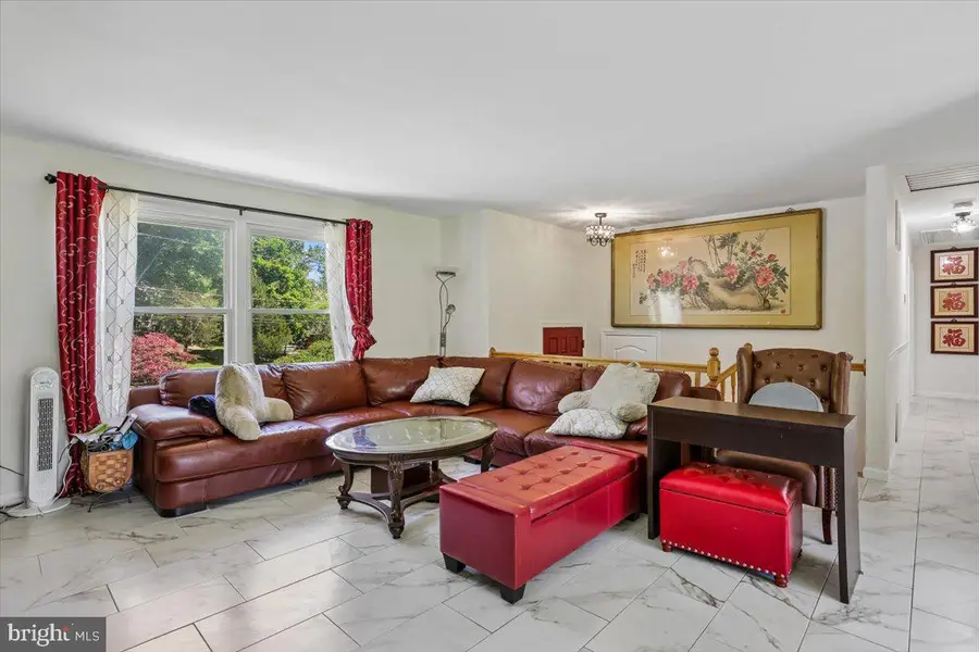 9704 Sunset Dr, Rockville, MD 20850 - #3