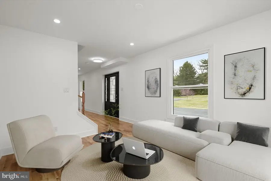 9828 Watts Branch Dr, Rockville, MD 20850 - #3