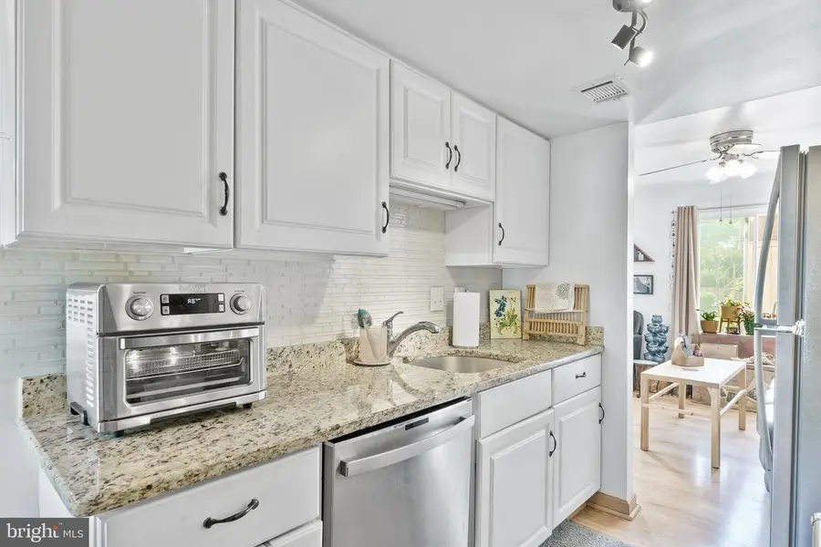 19420 Thomas Farm Rd, Gaithersburg, MD 20886 - #2
