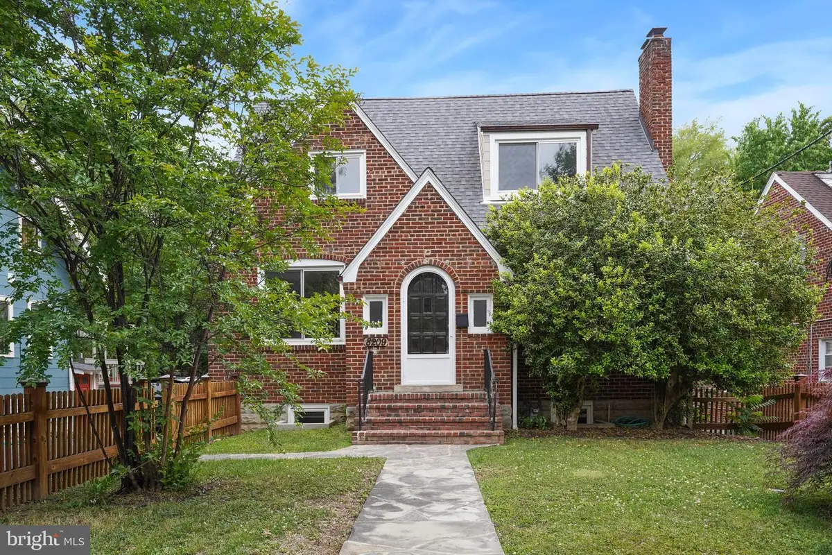 8209 Flower Ave, Takoma Park, MD 20912 - #1