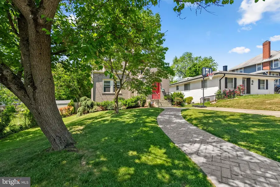 9504 Biltmore Dr, Silver Spring, MD 20901 - #2