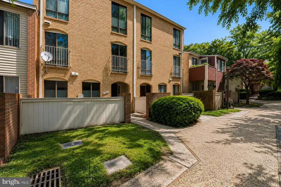 29 Brassie Ct, Montgomery Village, MD 20886 - #3
