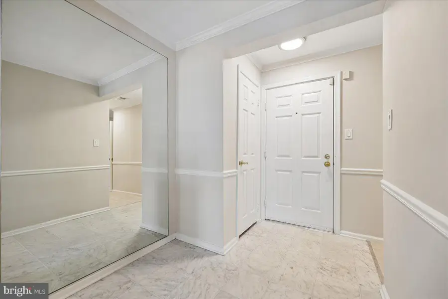 5717 Brewer House Cir #202, North Bethesda, MD 20852 - #3