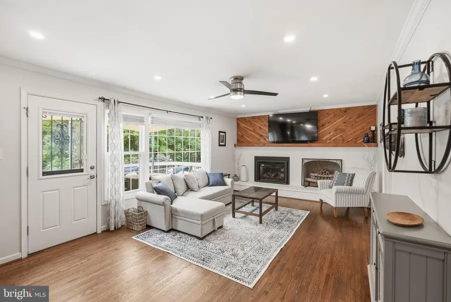 4716 Hornbeam Dr, Rockville, MD 20853 - #2