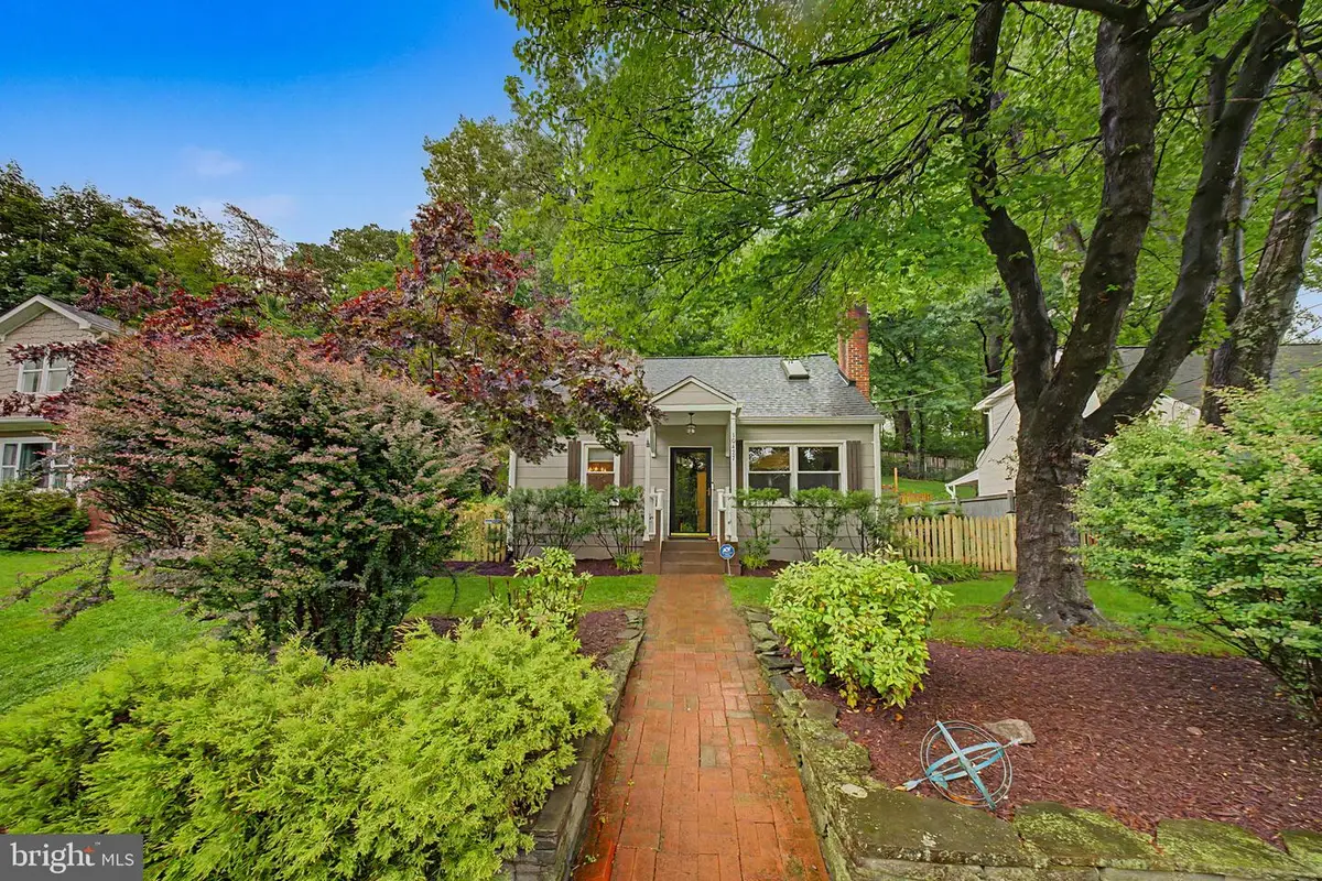 10427 Kensington Pkwy, Kensington, MD 20895 - #1
