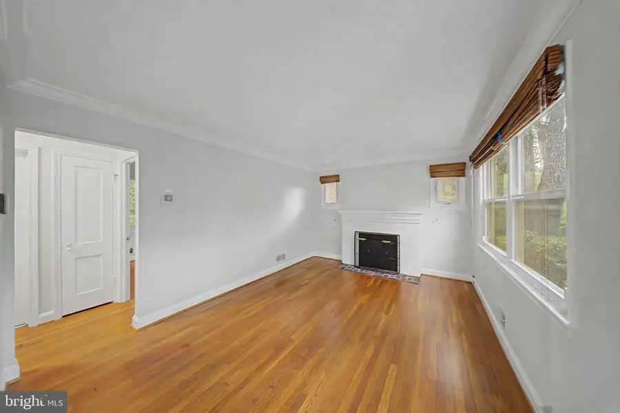 10427 Kensington Pkwy, Kensington, MD 20895 - #3