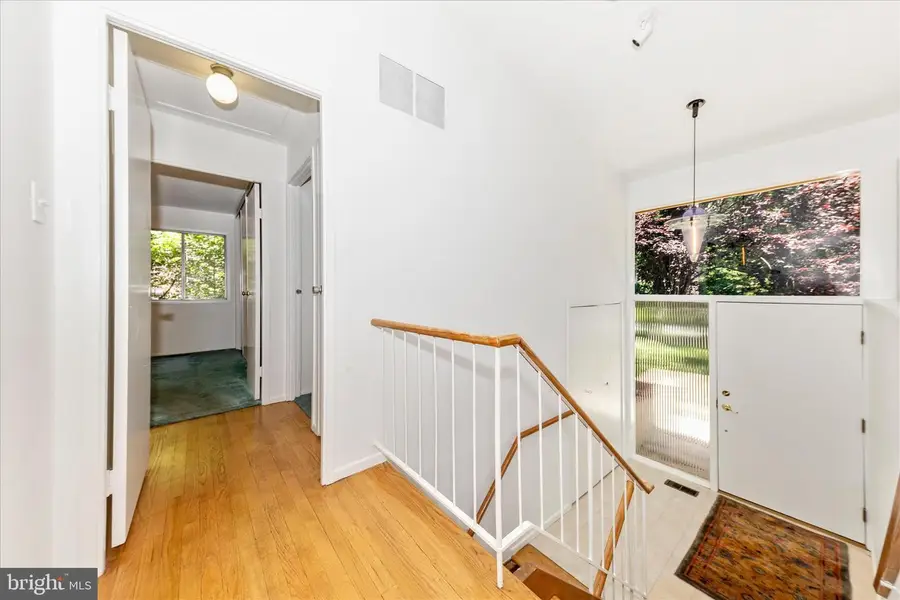 8311 Lilly Stone Dr, Bethesda, MD 20817 - #2