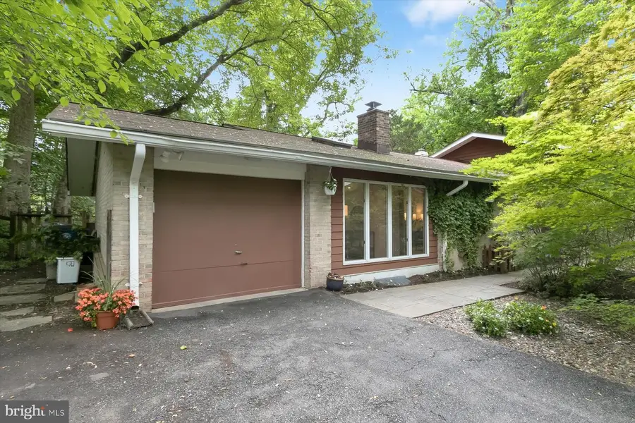 8108 Hamilton Spring Rd, Bethesda, MD 20817 - #2