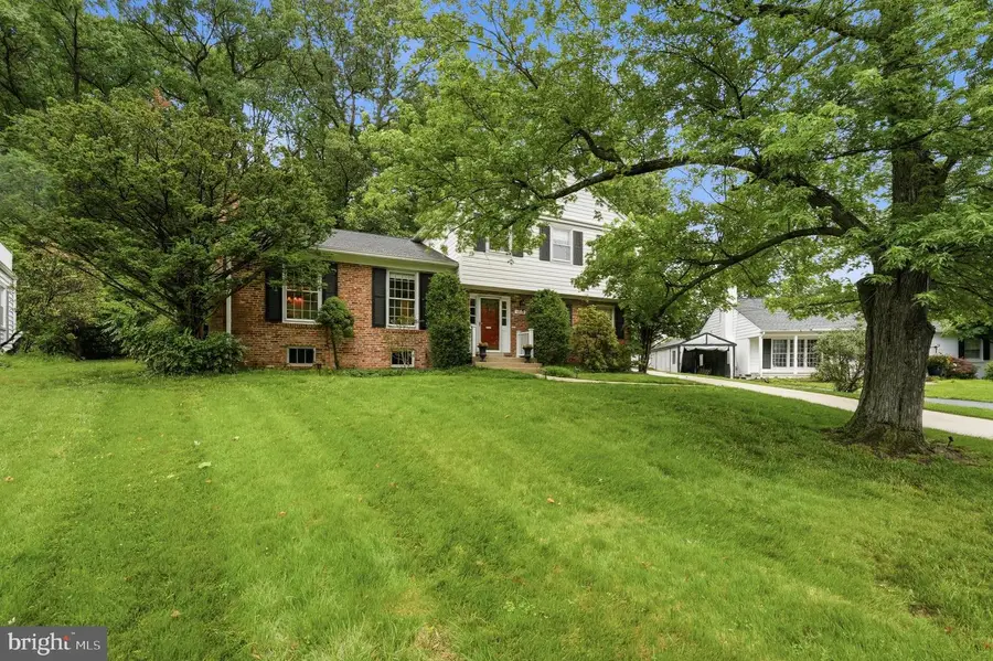 12112 Whippoorwill Ln, Rockville, MD 20852 - #2