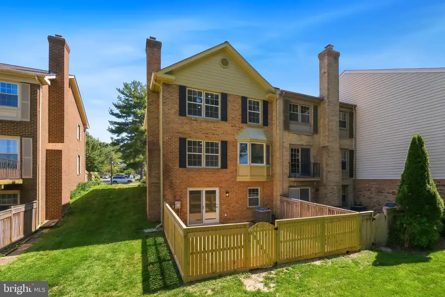19701 Greenside Ter, Gaithersburg, MD 20886 - #2
