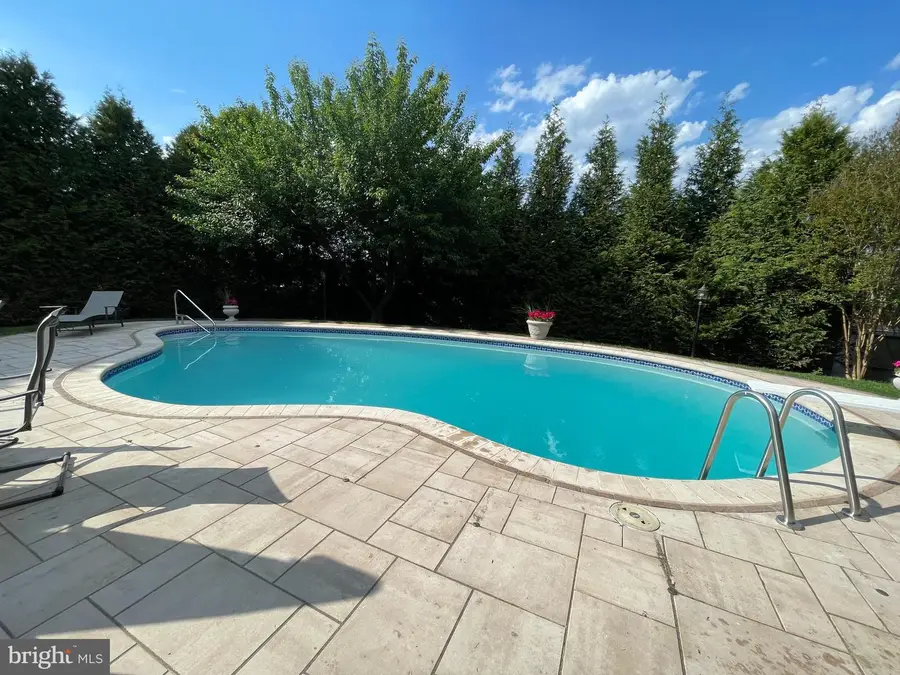 9217 Copenhaver Dr, Potomac, MD 20854 - #3