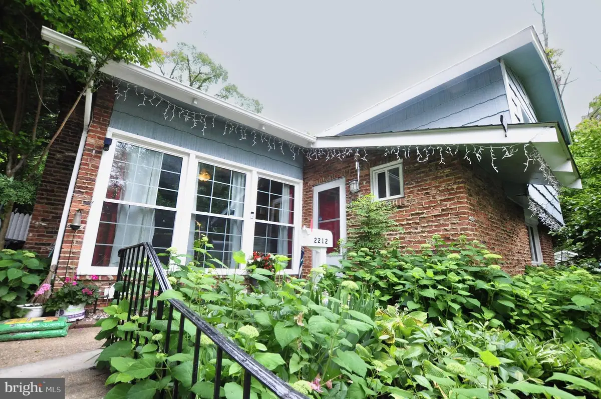2212 Mcauliffe Dr, Rockville, MD 20851 - #1