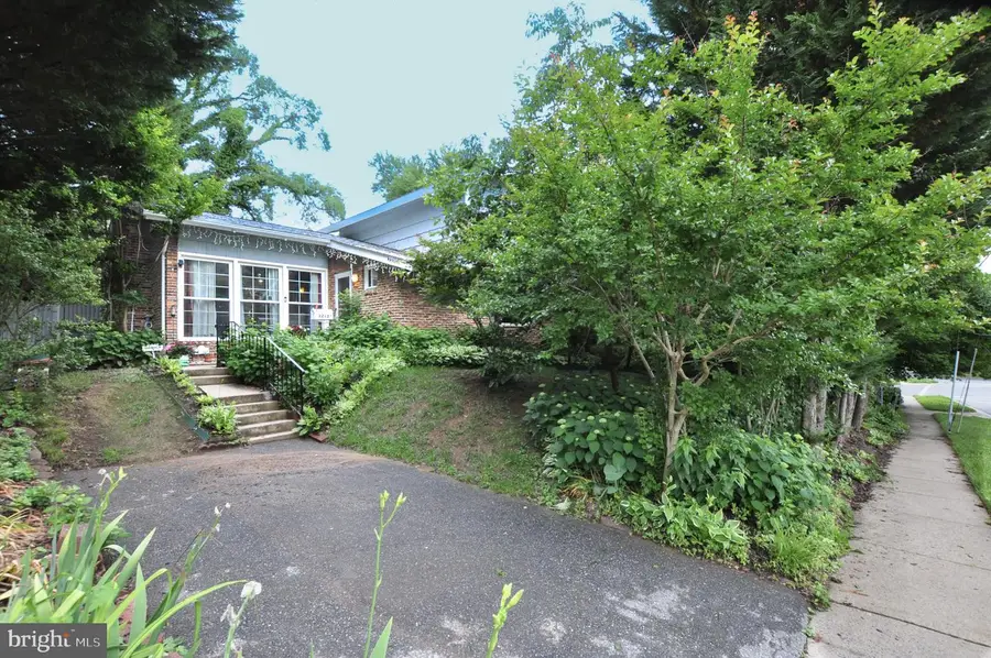 2212 Mcauliffe Dr, Rockville, MD 20851 - #2