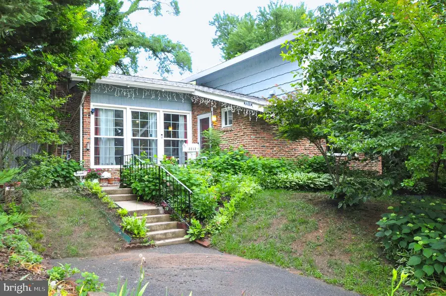 2212 Mcauliffe Dr, Rockville, MD 20851 - #3