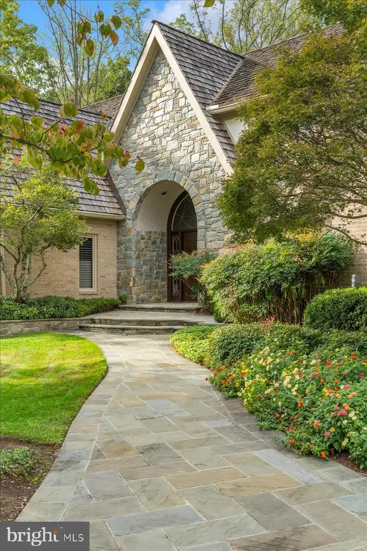 8917 Harvest Square Ct, Potomac, MD 20854 - #2