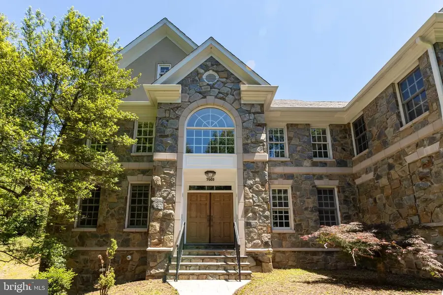 7009 Persimmon Tree Rd, Bethesda, MD 20817 - #2