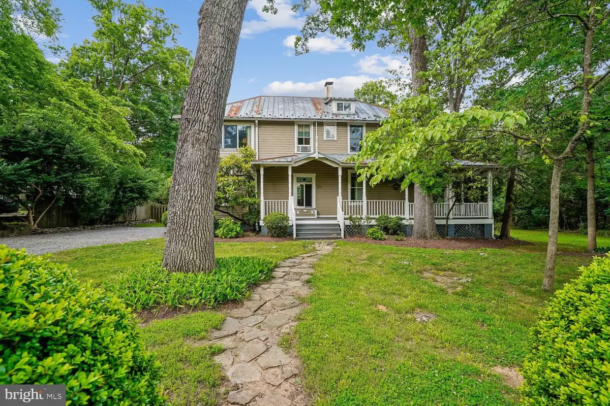 16 Maple Ave, Washington Grove, MD 20880 - #1