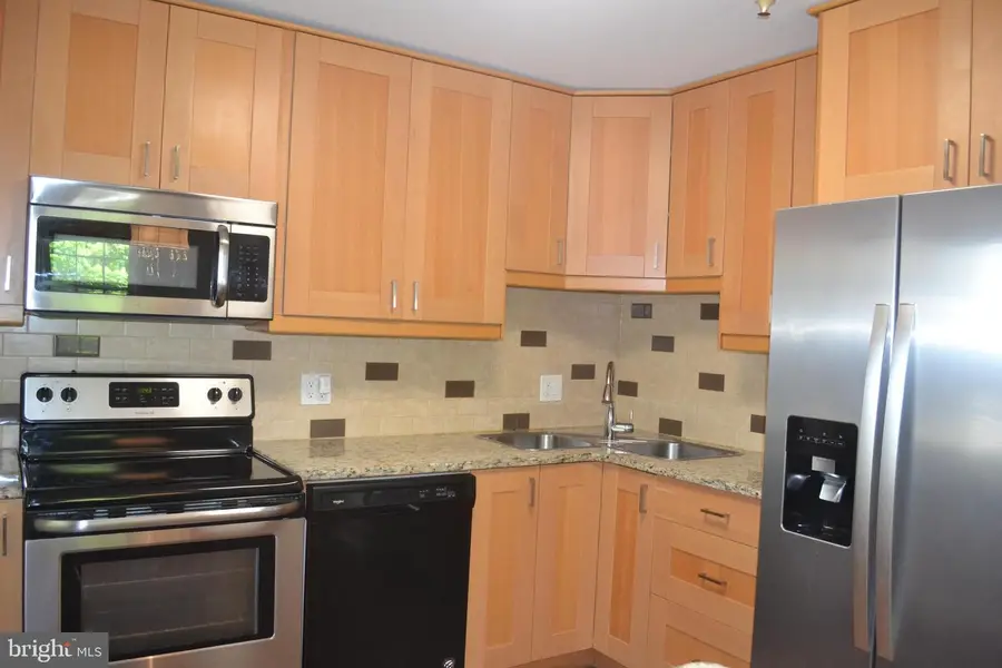 1 Ingleside Ct, Rockville, MD 20850 - #3
