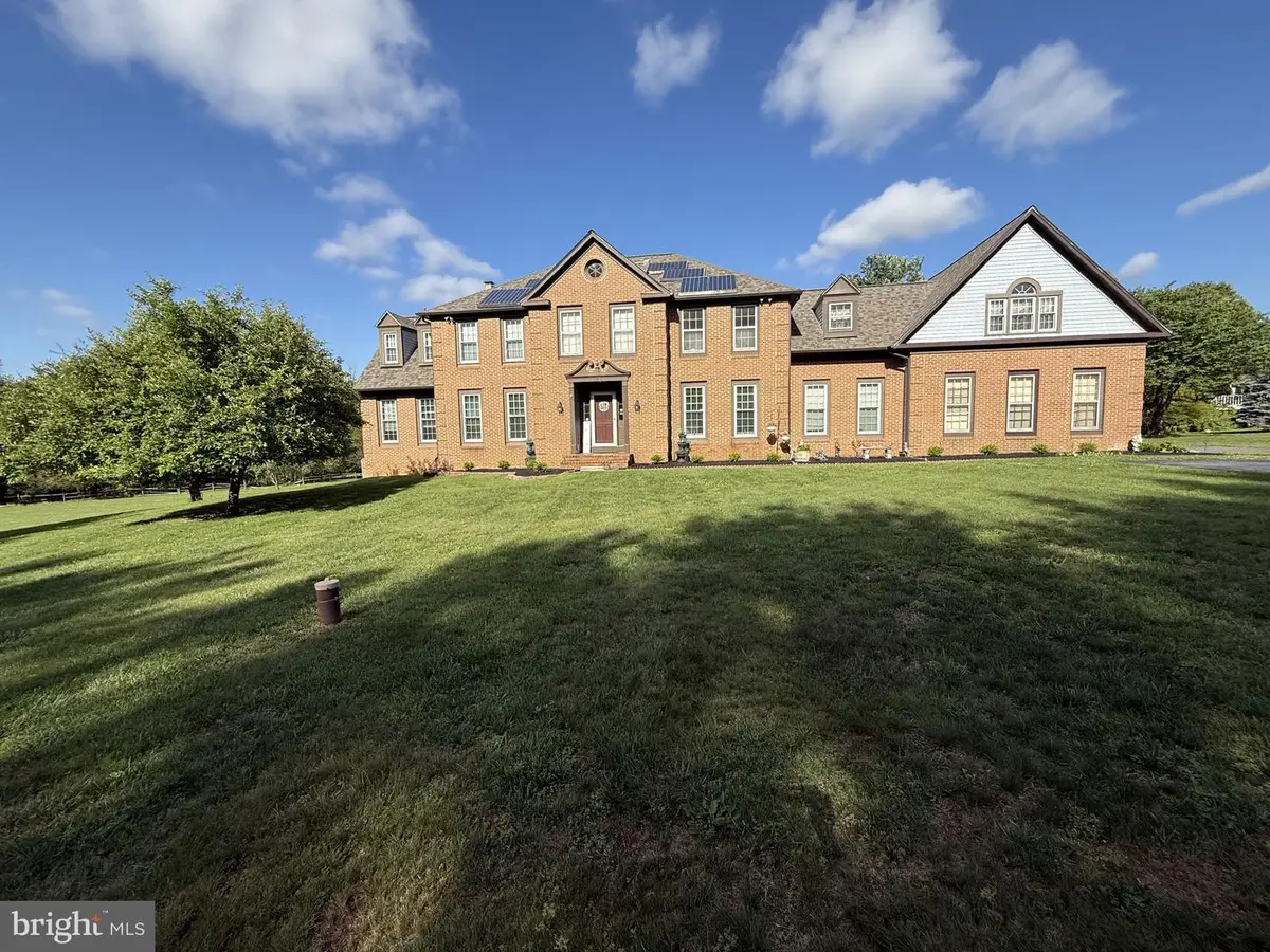 21900 Huntmaster Dr, Gaithersburg, MD 20882 - #1