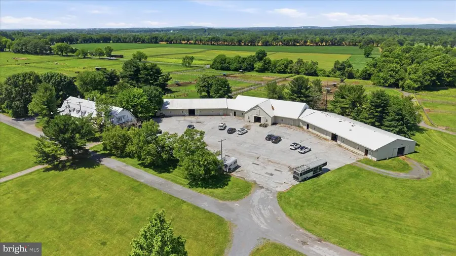 20800 Whites Ferry Rd, Poolesville, MD 20837 - #2