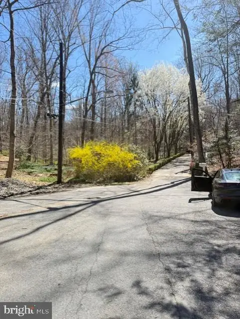 9101 Aldershot Dr, Bethesda, MD 20817 - #2