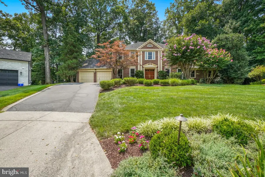 10904 Roundtable Ct, Rockville, MD 20852 - #2