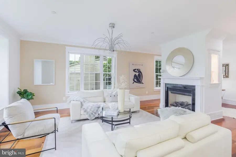 9715 Singleton Dr, Bethesda, MD 20817 - #3