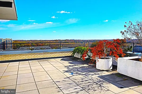 10401 Grosvenor Pl #1704, ROCKVILLE, MD 20852