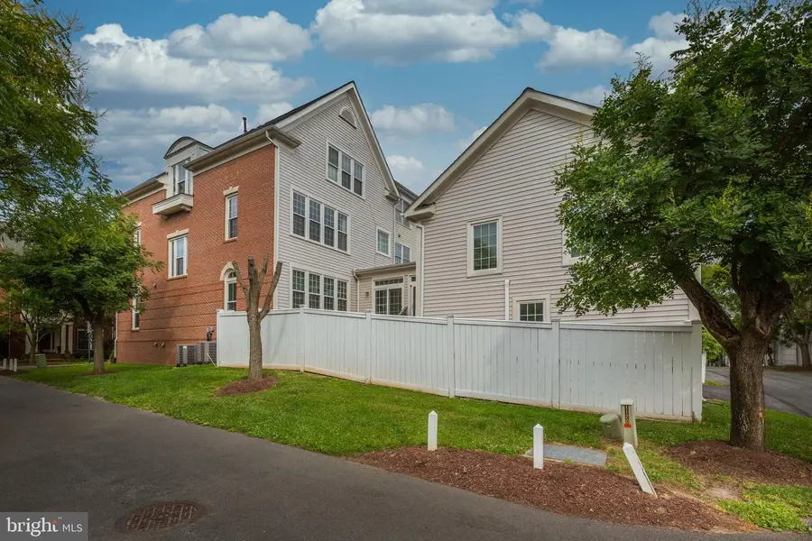 1120 Crestfield Dr, Rockville, MD 20850 - #3