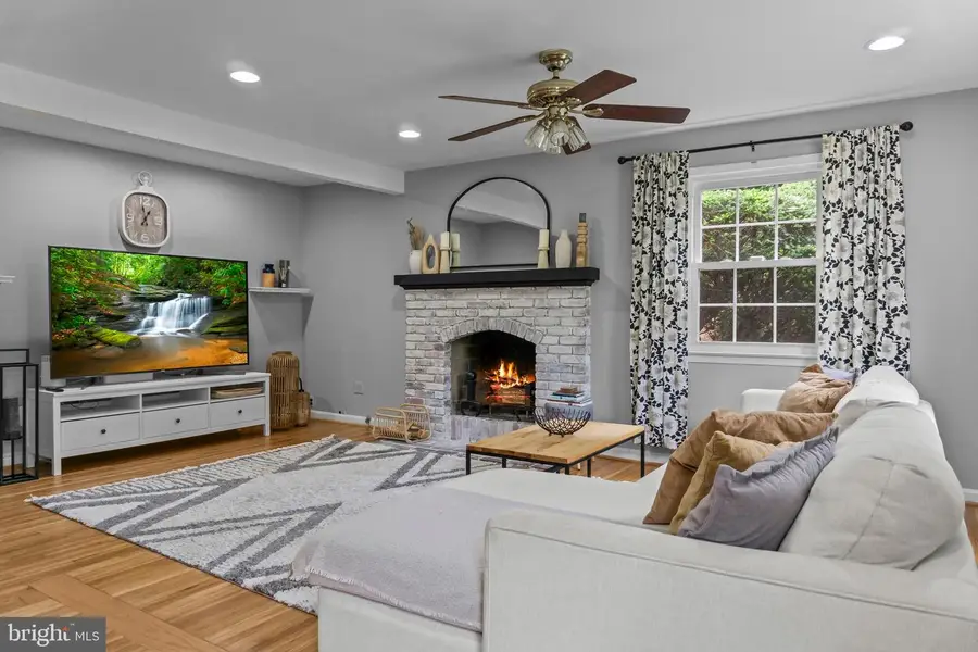 12905 Darnestown Rd, Gaithersburg, MD 20878 - #3