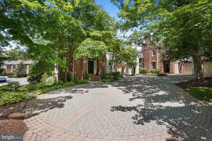 9209 Town Gate Ln, Bethesda, MD 20817 - #2