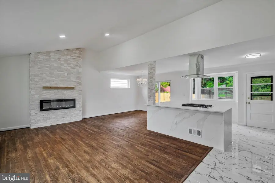 9831 Singleton Dr, Bethesda, MD 20817 - #3
