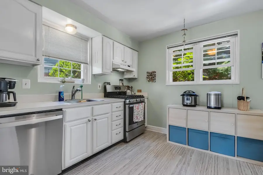 5025 Cushing Dr, Kensington, MD 20895 - #2