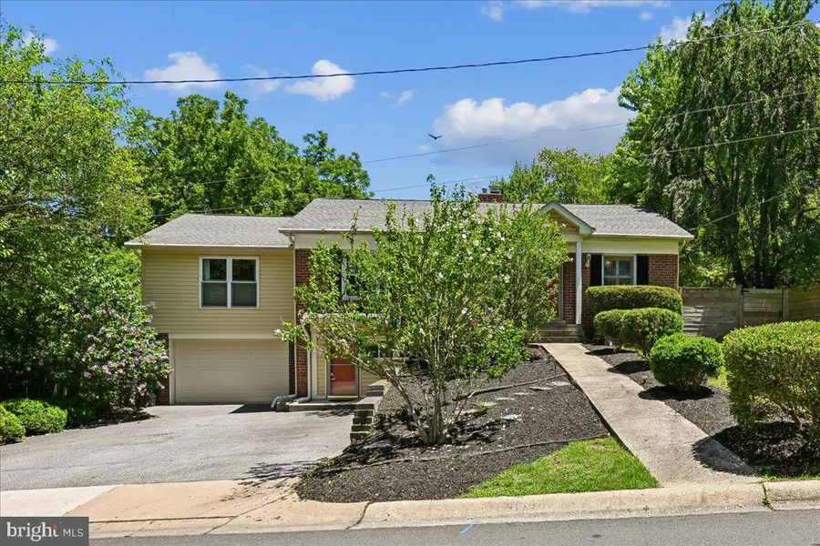 10211 Brookmoor Dr, Silver Spring, MD 20901 - #2
