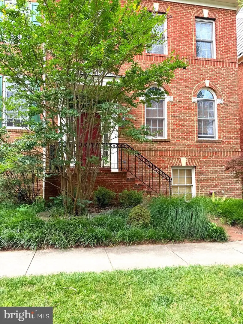 608 Pleasant Dr, Rockville, MD 20850 - #2