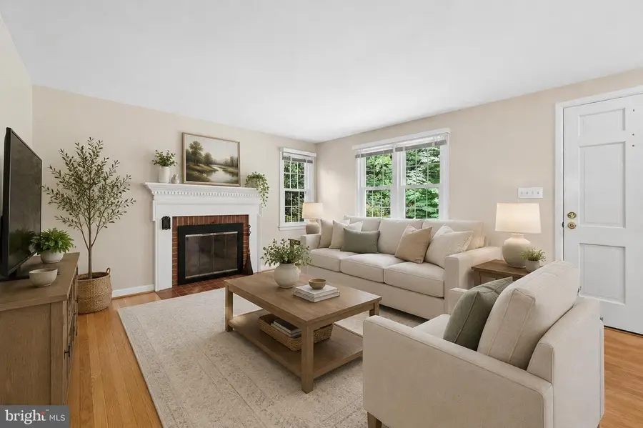 124 Chestnut Ave, Washington Grove, MD 20880 - #3