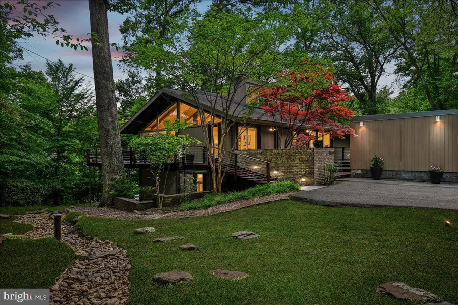 6620 Fernwood Ct, Bethesda, MD 20817 - #2