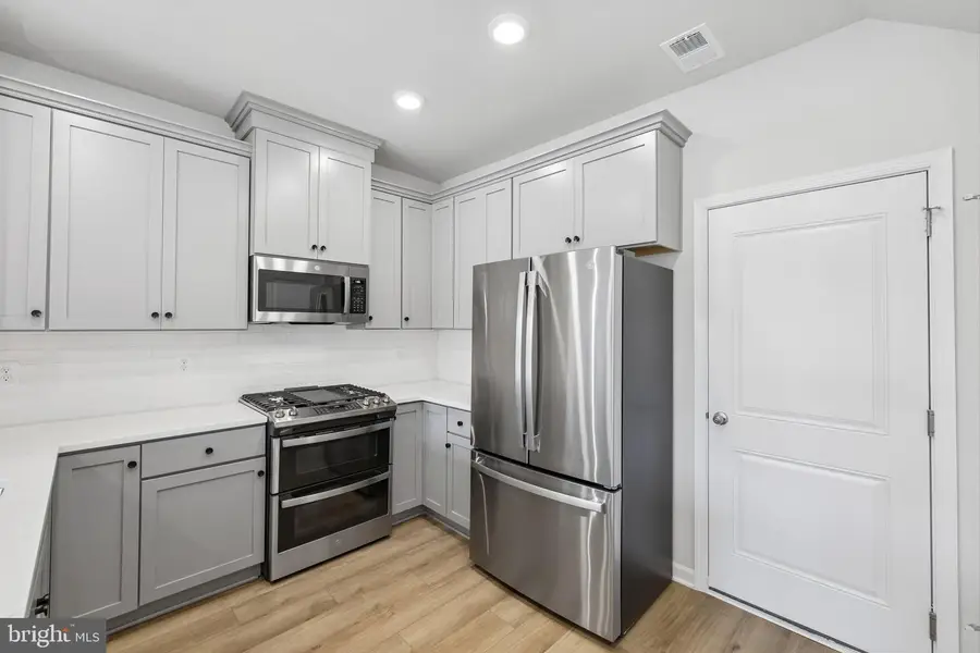 19542 Village Walk Dr, Montgomery Village, MD 20886 - #3