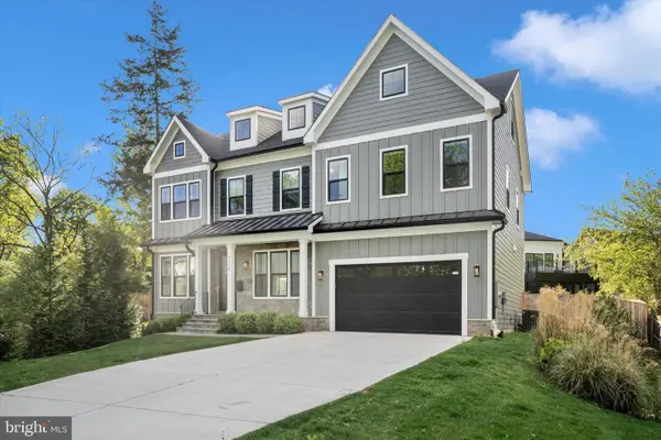 8104 Woodhaven Blvd, BETHESDA, MD 20817