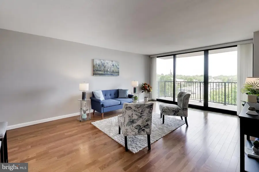 118 Monroe St #118-910, Rockville, MD 20850 - #2