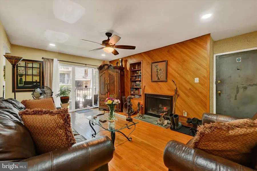 136 Duvall Ln #102, Gaithersburg, MD 20877 - #3