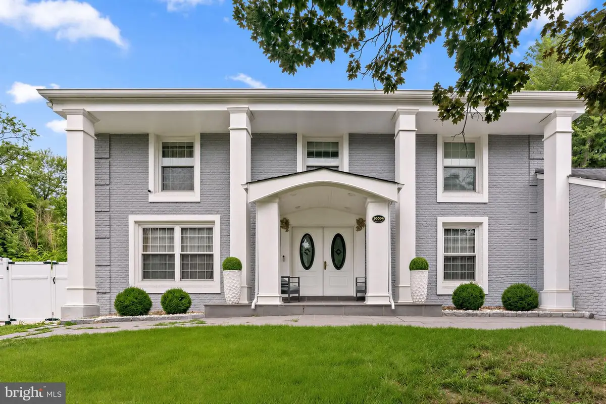 10904 Gainsborough Rd, Potomac, MD 20854 - #1
