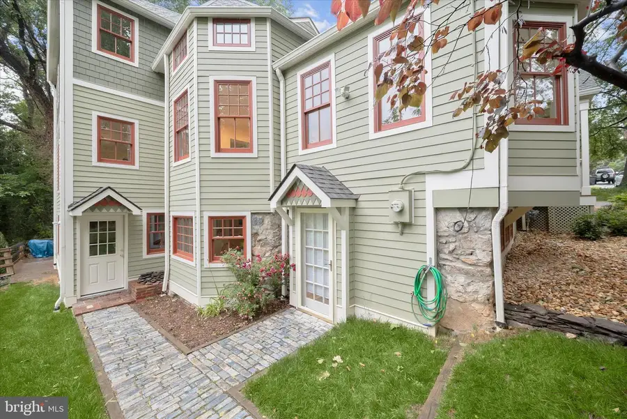 6004 Princeton Ave, Glen Echo, MD 20812 - #3