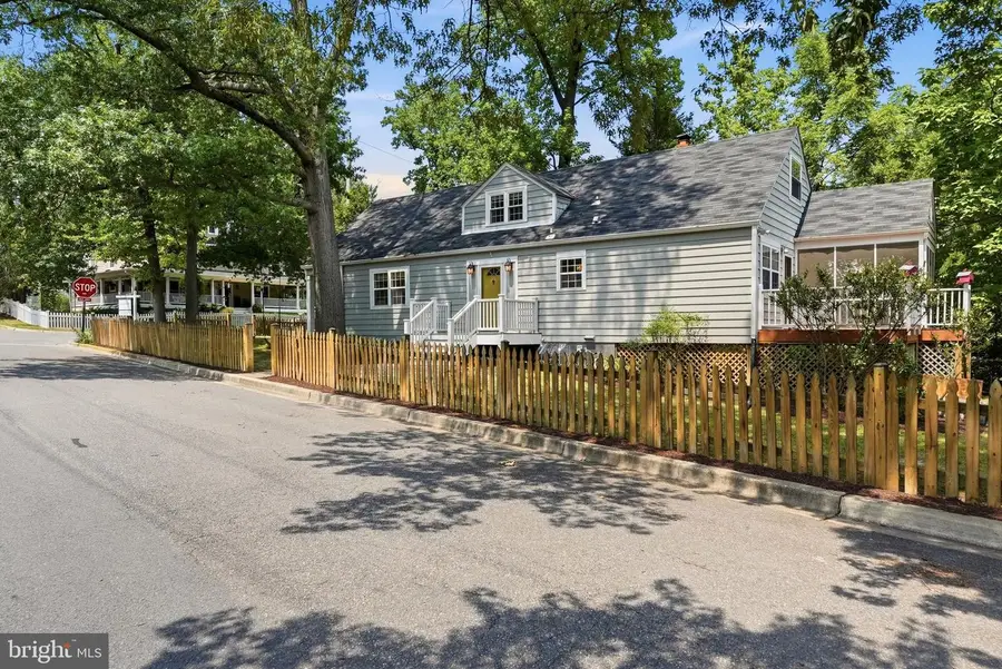901 Davis Ave, Takoma Park, MD 20912 - #2